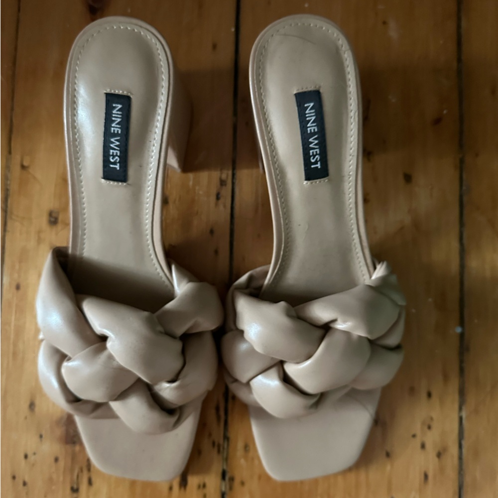 Women's shoes